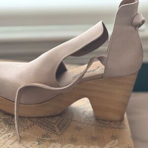 Free People Blush Antique Cedar Clog